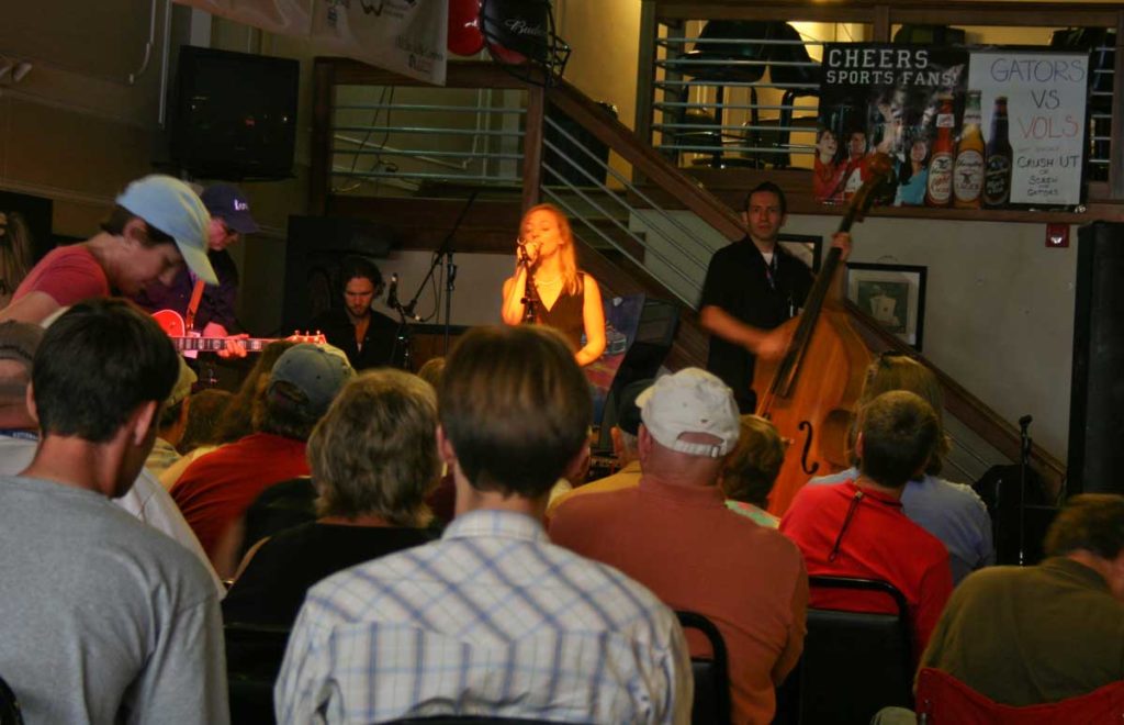 Eilen Jewell singing in front of a crowd at Borderline Billiards.