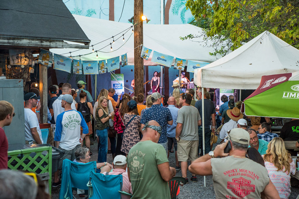 A relaxing set at O'Mainnin's back patio stage.