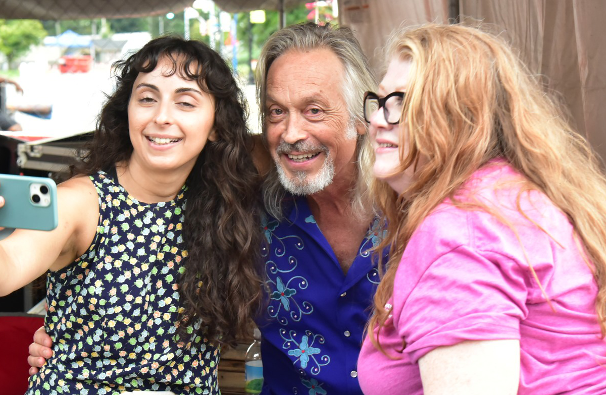 A photo of publicist Danielle Dror taking a selfie with Jim Lauderdale and Charlene Baker backstage at Bristol Rhythm